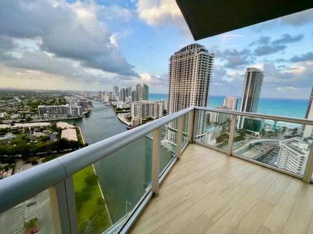 2600 Hallandale Beach Blvd 1