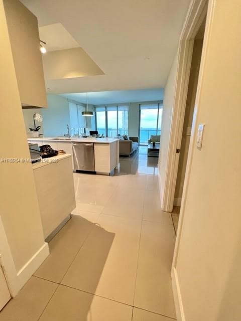 2600 Hallandale Beach Blvd 4