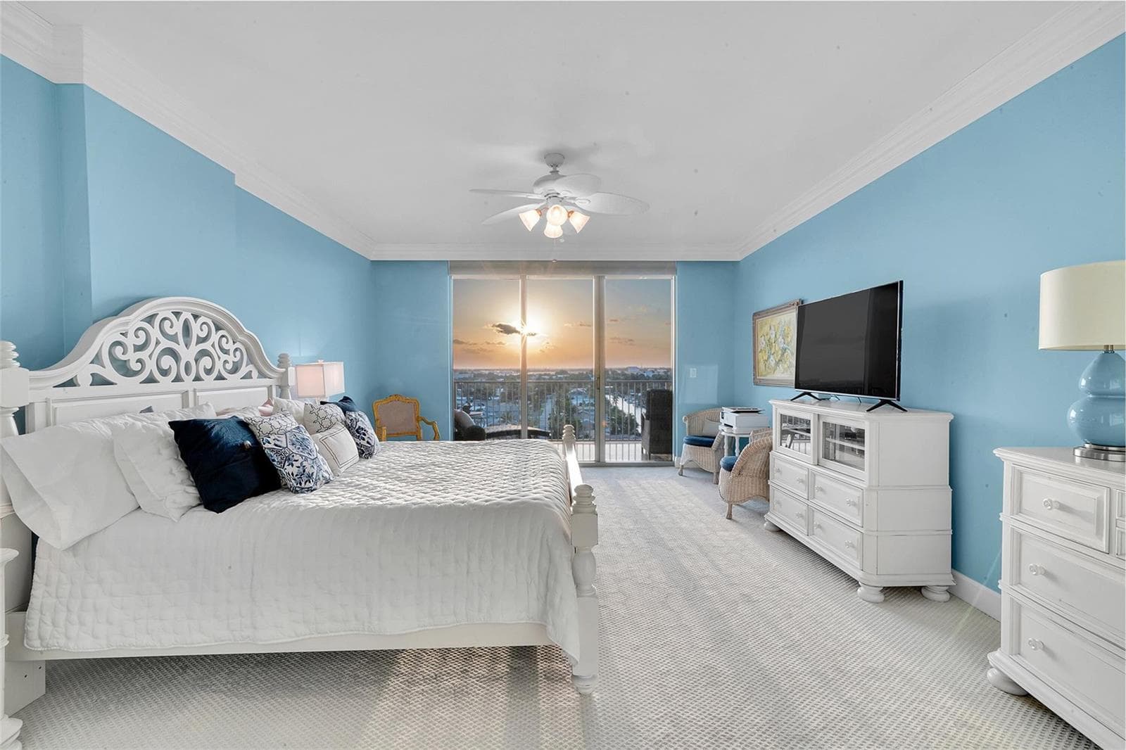 821 N Riverside Drive #Ph2 5