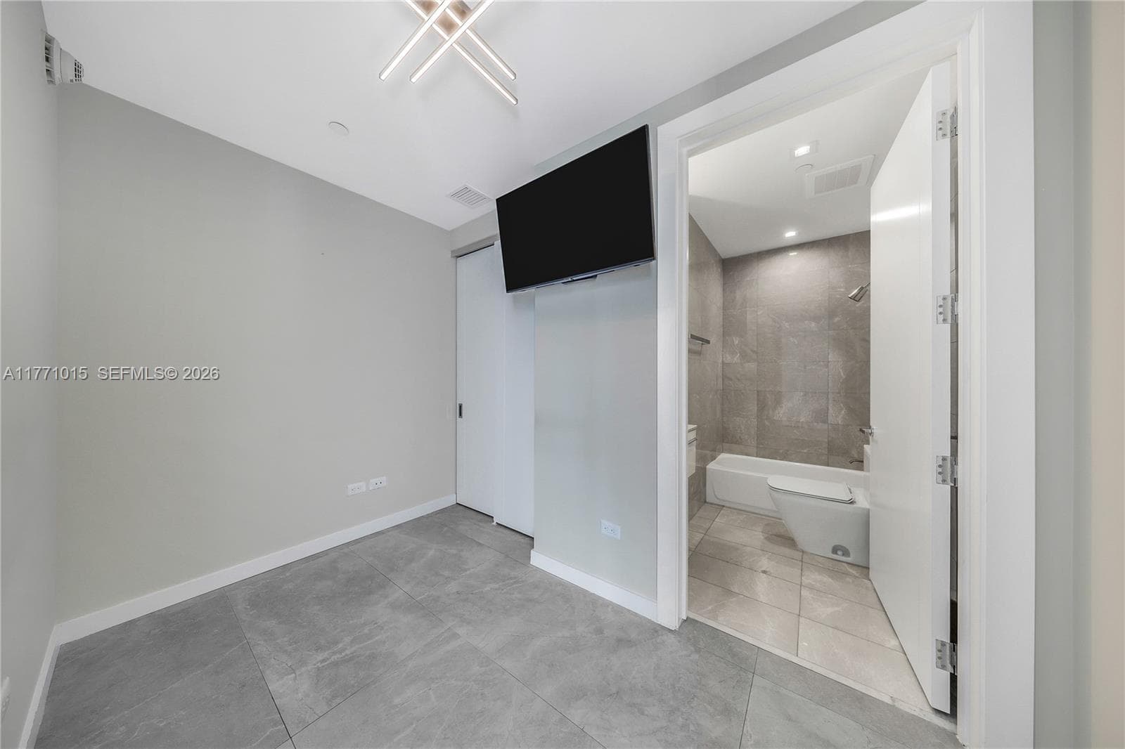 18501 Collins Ave 1804 Ready photo 22