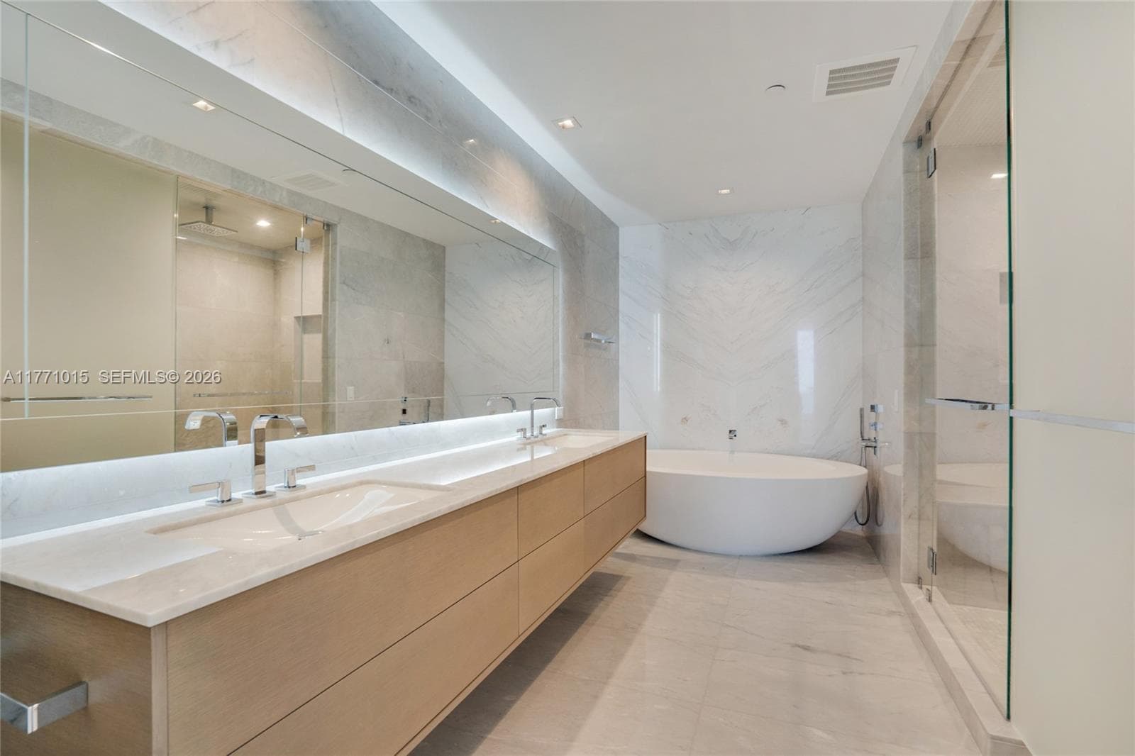 18501 Collins Ave 1804 Ready photo 8