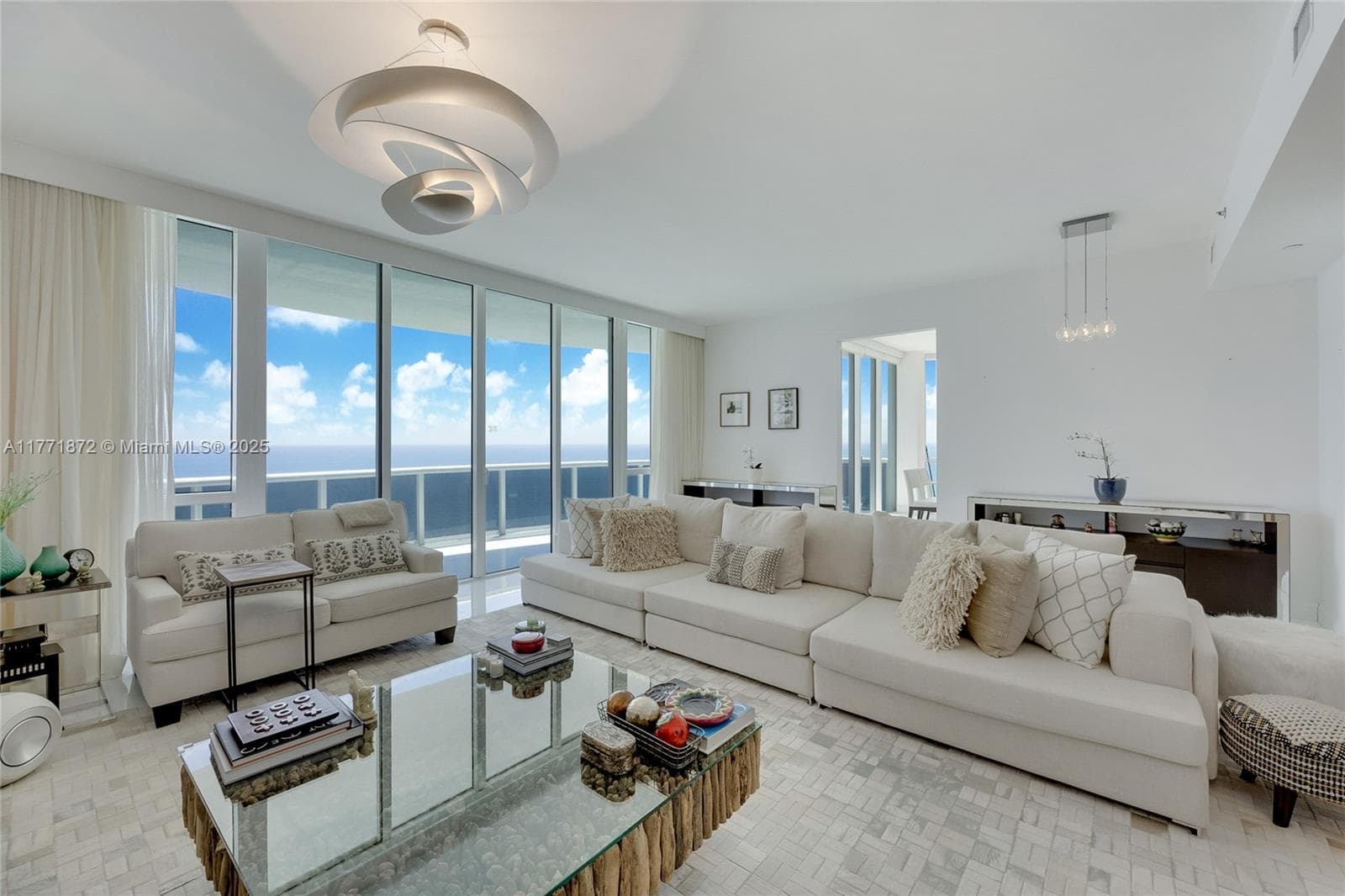 15811 Collins Ave 1