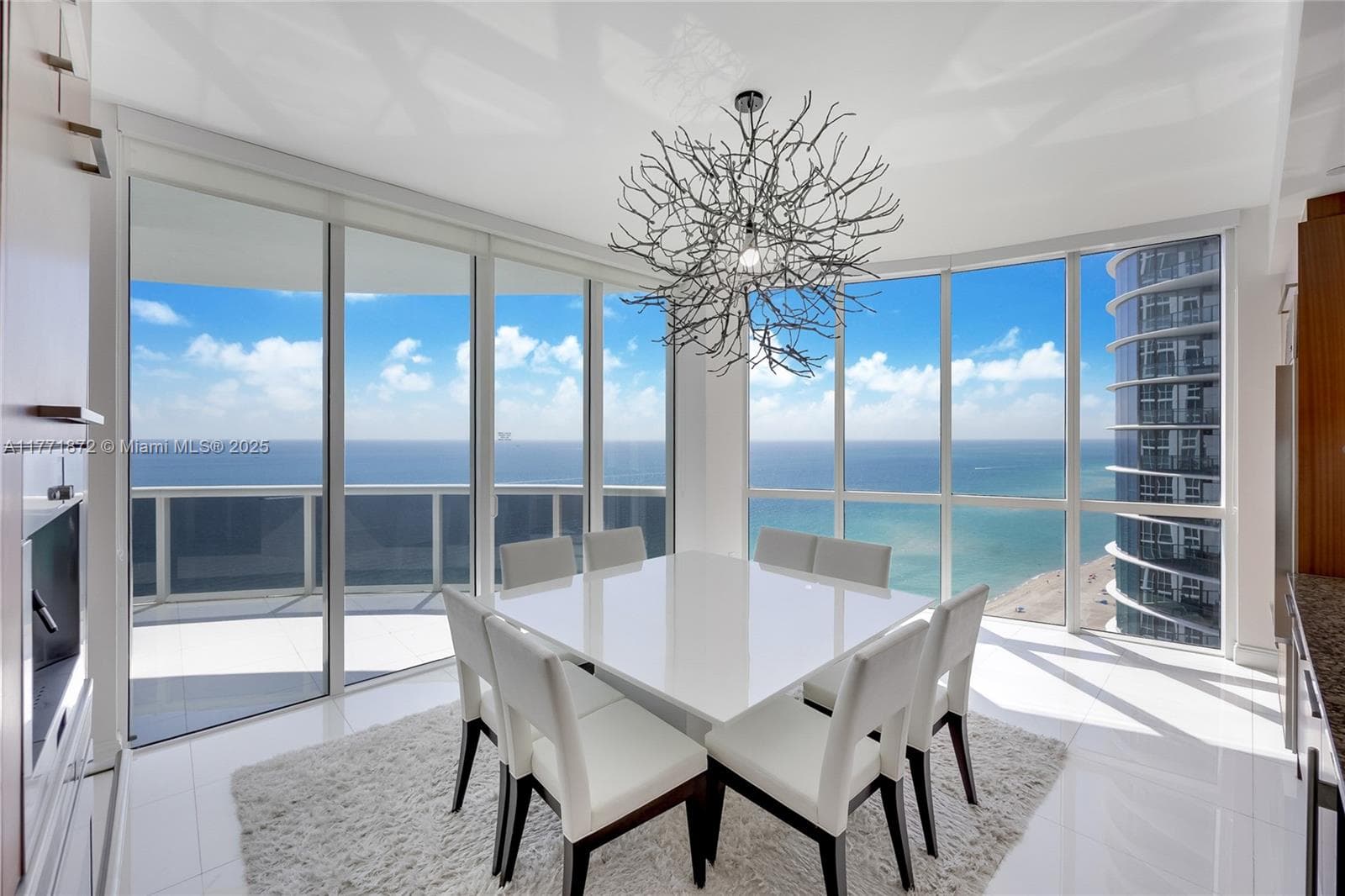 15811 Collins Ave 4
