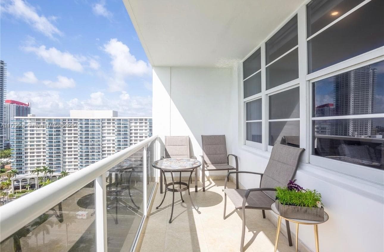 3725 Ocean Dr 2