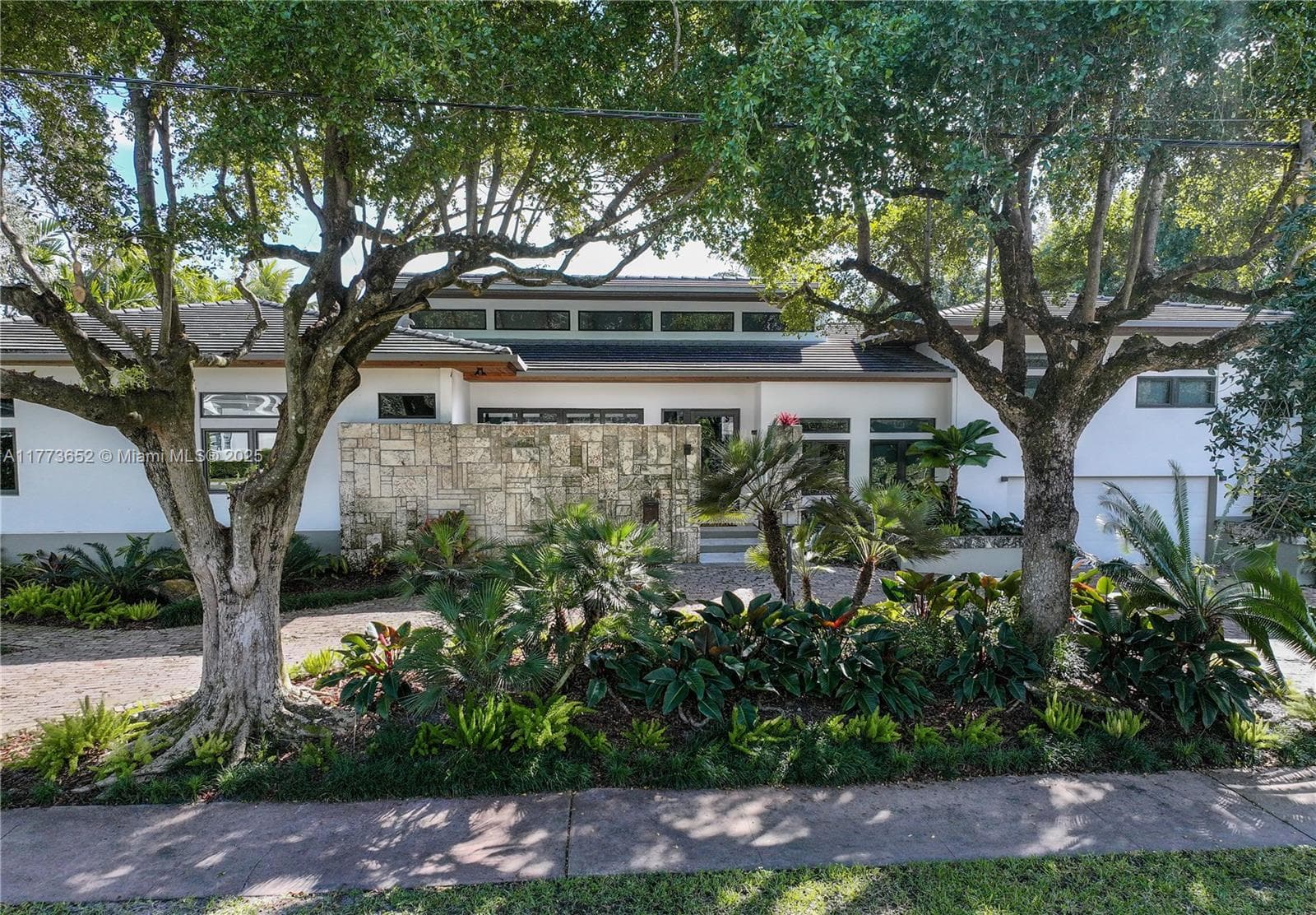 1060 Alfonso Ave 2