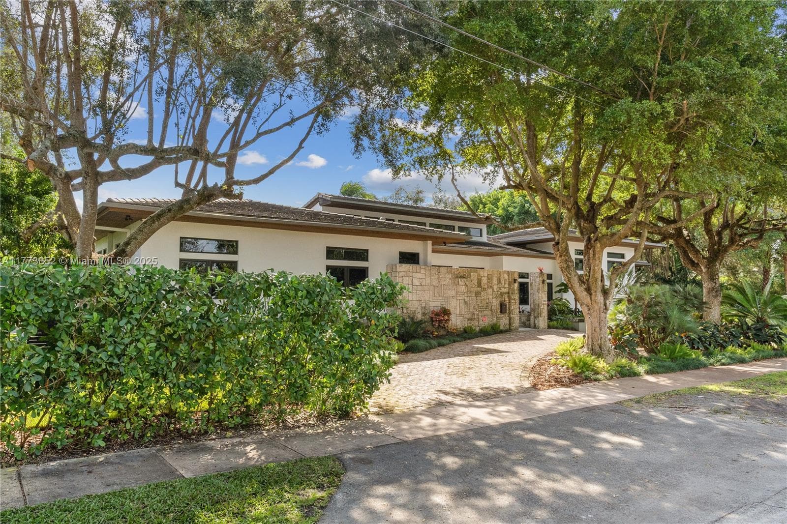 1060 Alfonso Ave photo 7