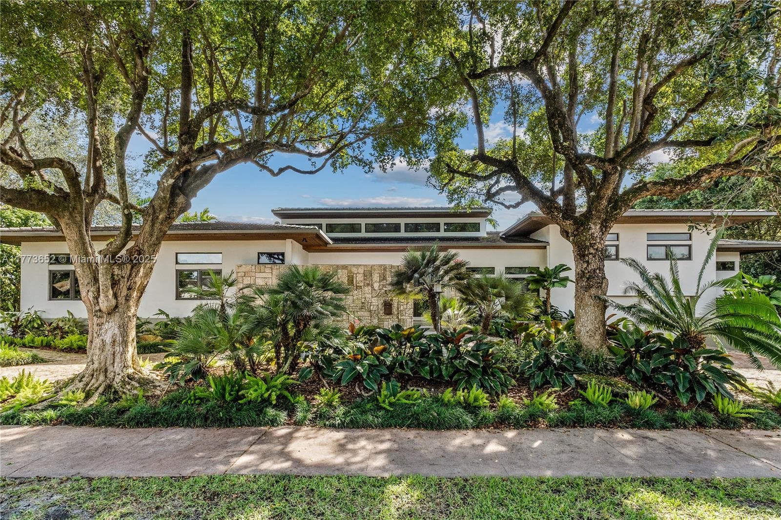 1060 Alfonso Ave 1
