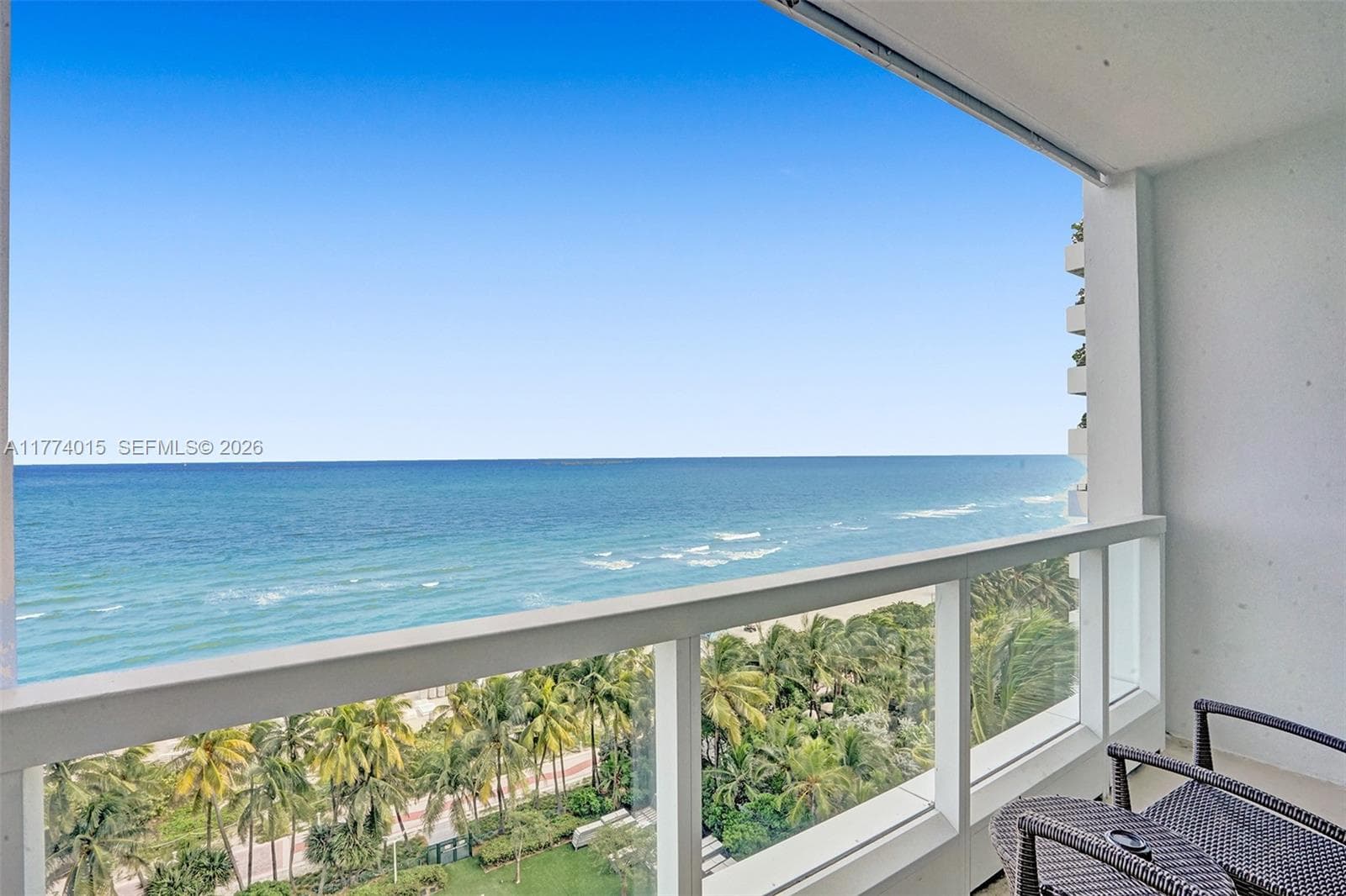 4391 Collins Ave 913/914 photo 10