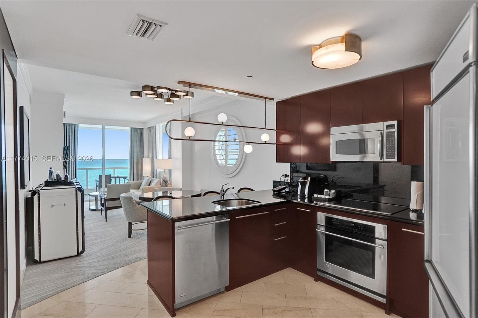 4391 Collins Ave 913/914 photo 18