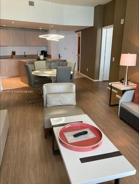 4111 Ocean Dr 5