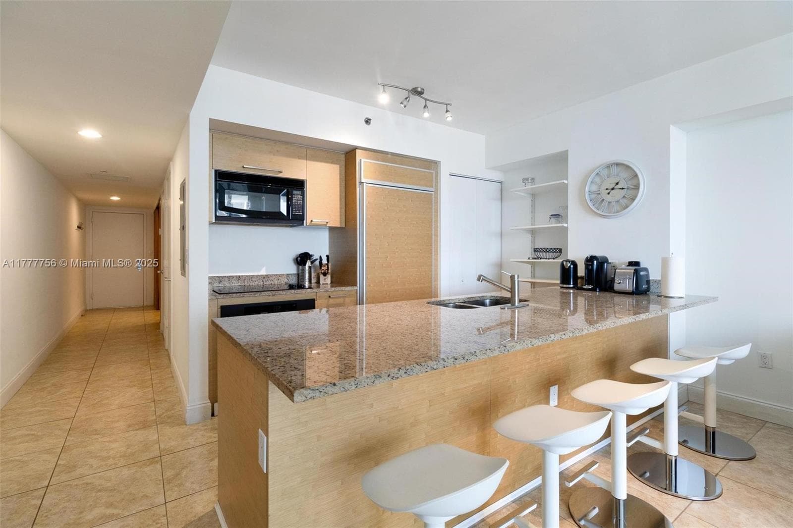 1830 Ocean Dr 2409 photo 6