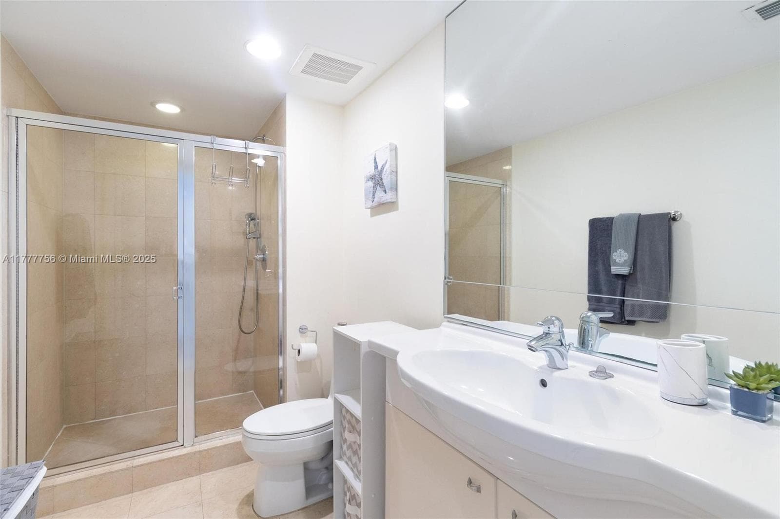 1830 Ocean Dr 2409 photo 14