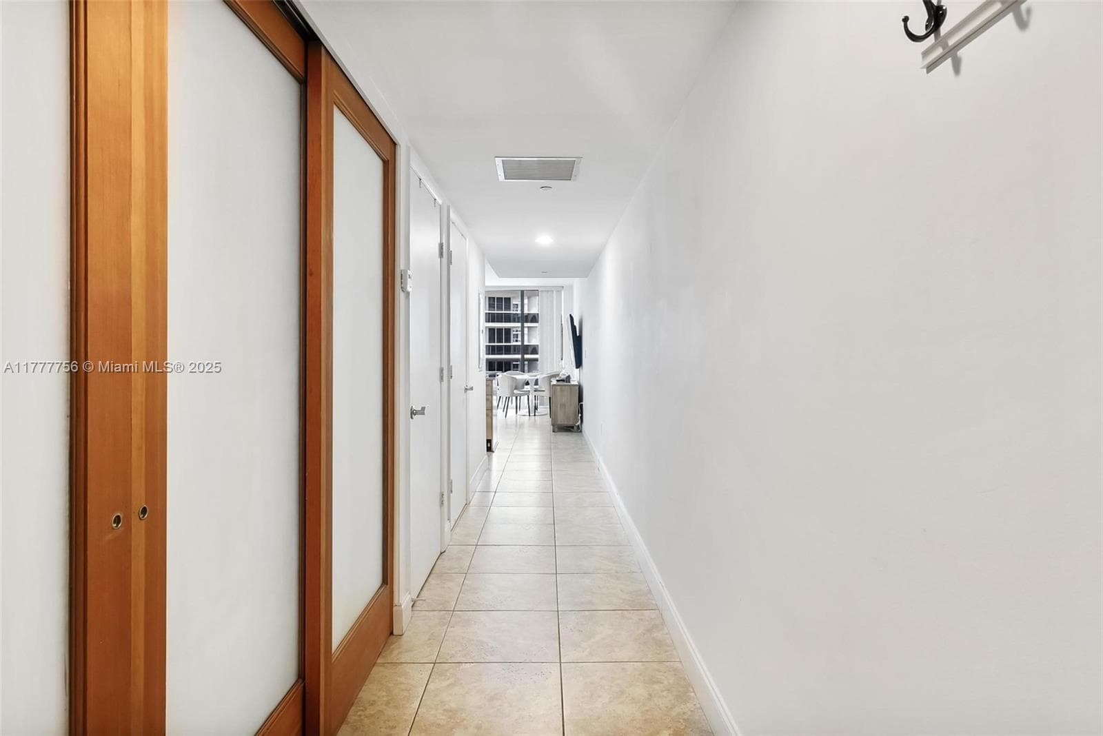 1830 Ocean Dr 2409 photo 11