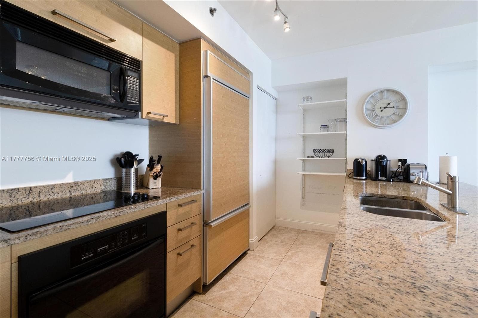 1830 Ocean Dr 2409 photo 8