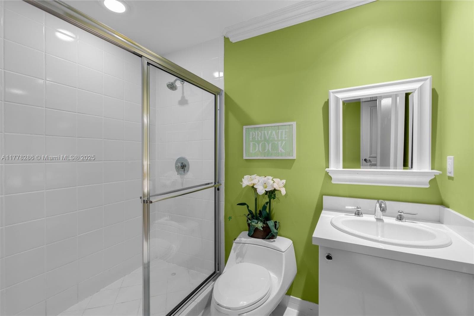 10225 Collins Ave 2004 photo 15