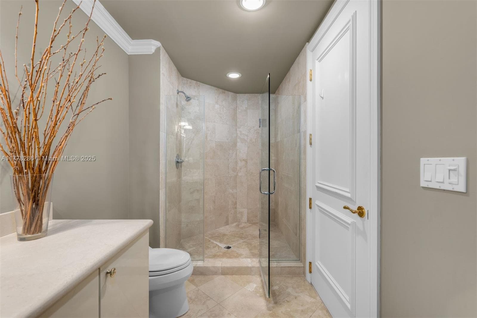 10225 Collins Ave 2004 photo 11