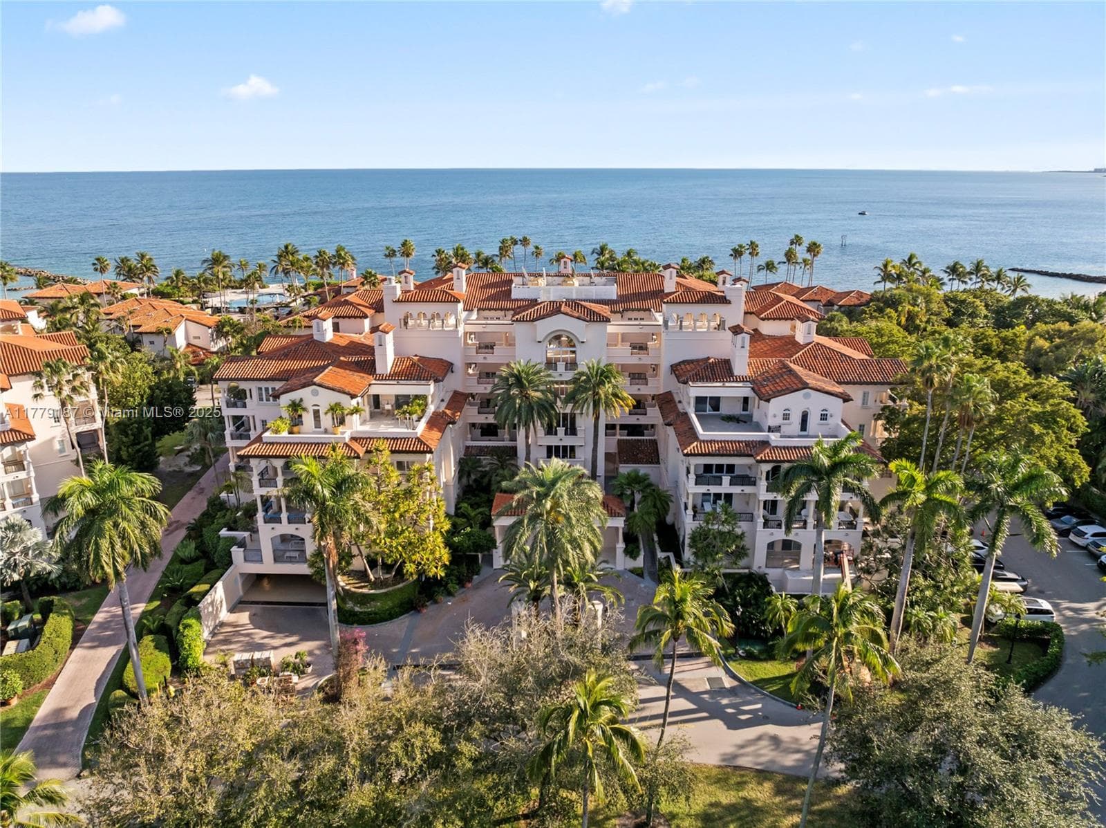 19133 Fisher Island Dr 19133 photo 11