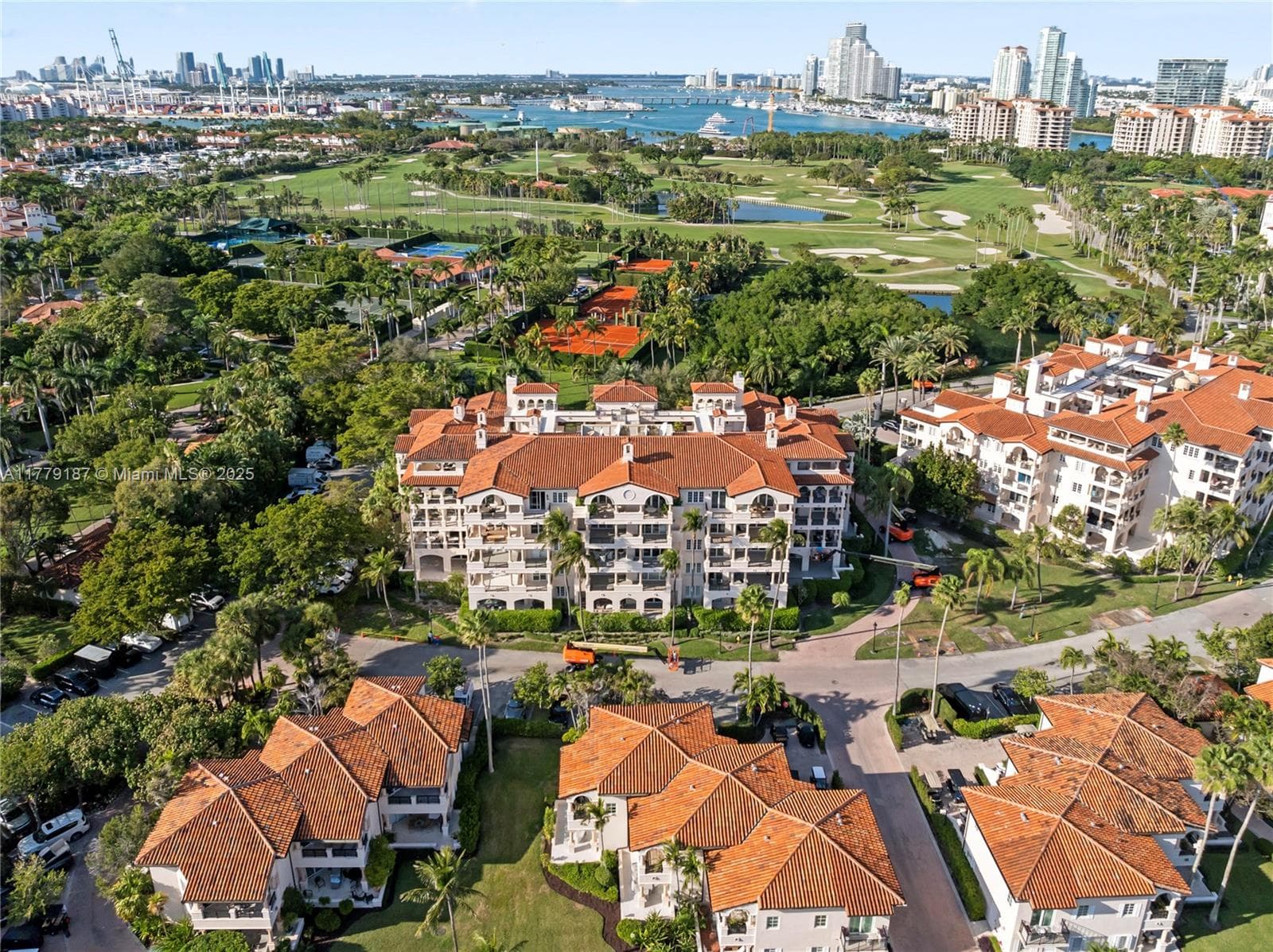 19133 Fisher Island Dr 19133 photo 4