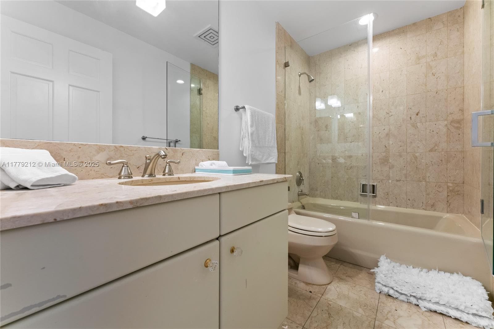 19112 Fisher Island Dr 19112 photo 16