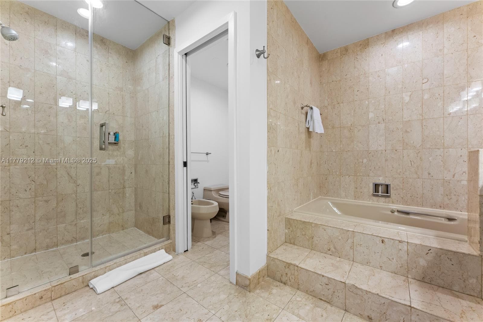 19112 Fisher Island Dr 19112 photo 12