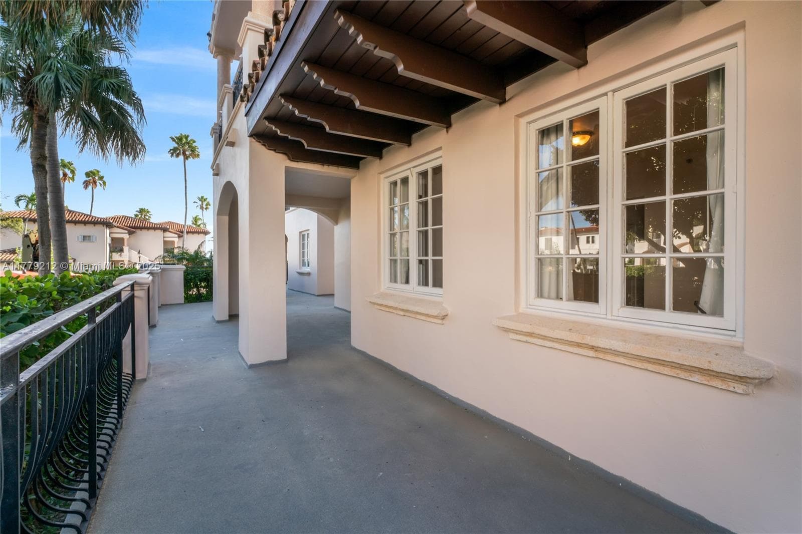19112 Fisher Island Dr 19112 photo 8