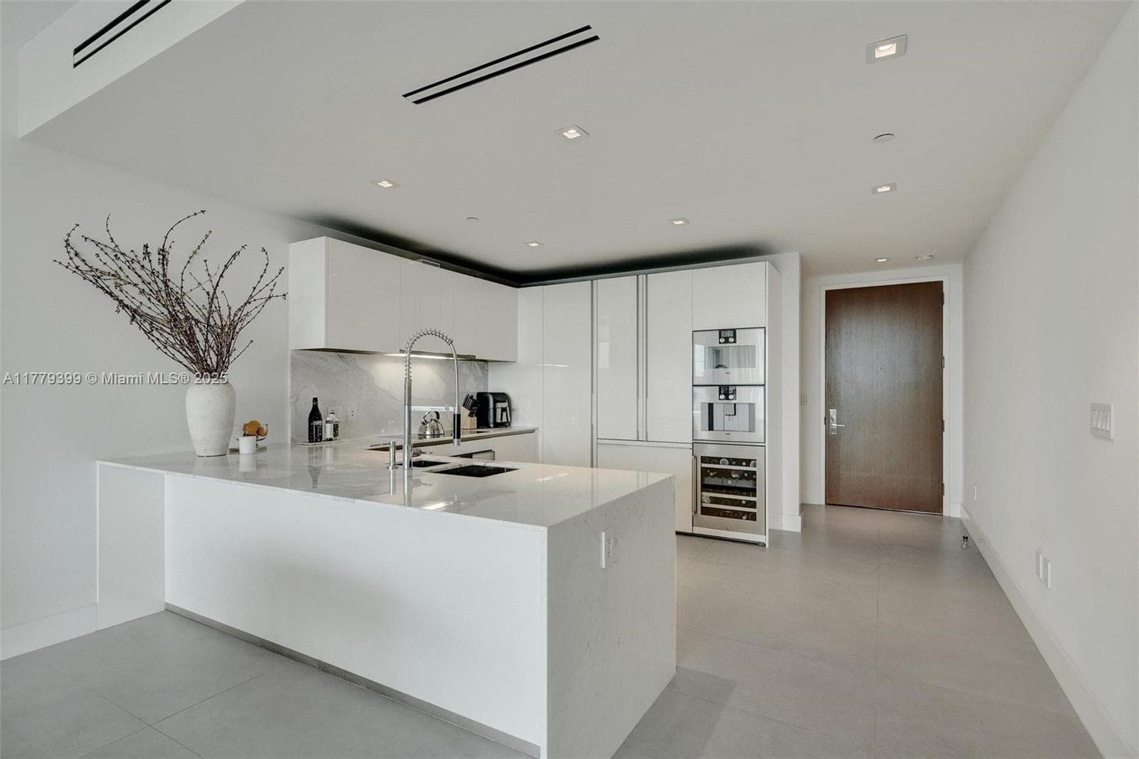 10201 Collins Ave 404 photo 10