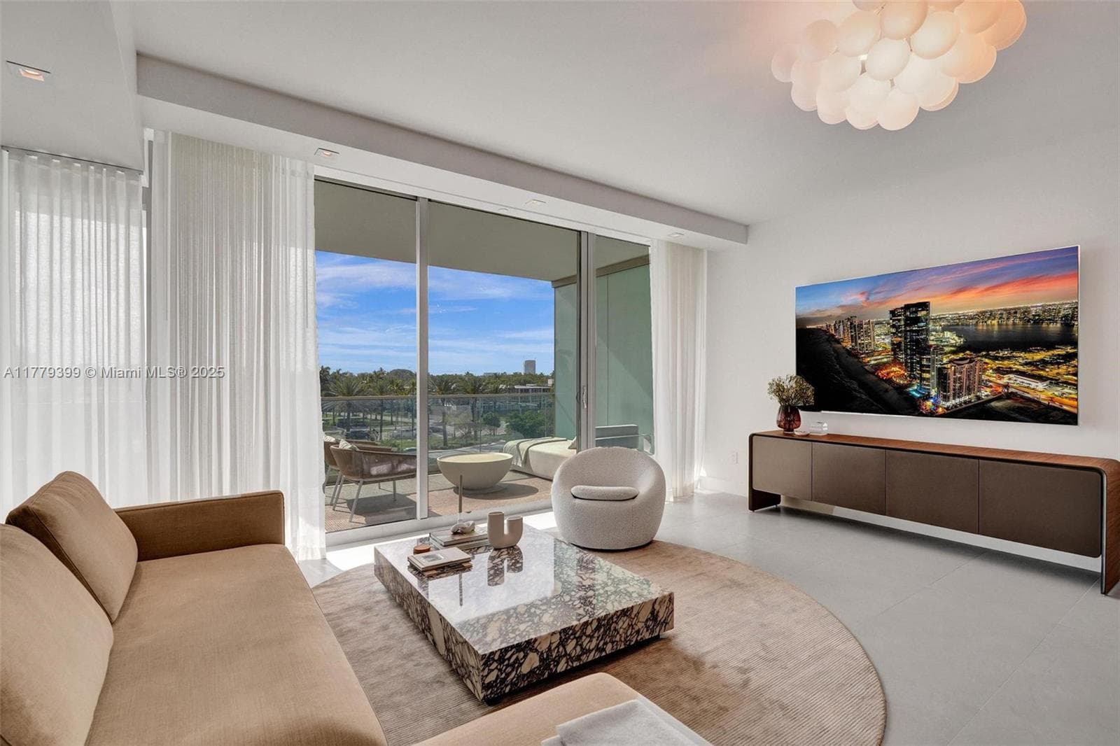 10201 Collins Ave 4