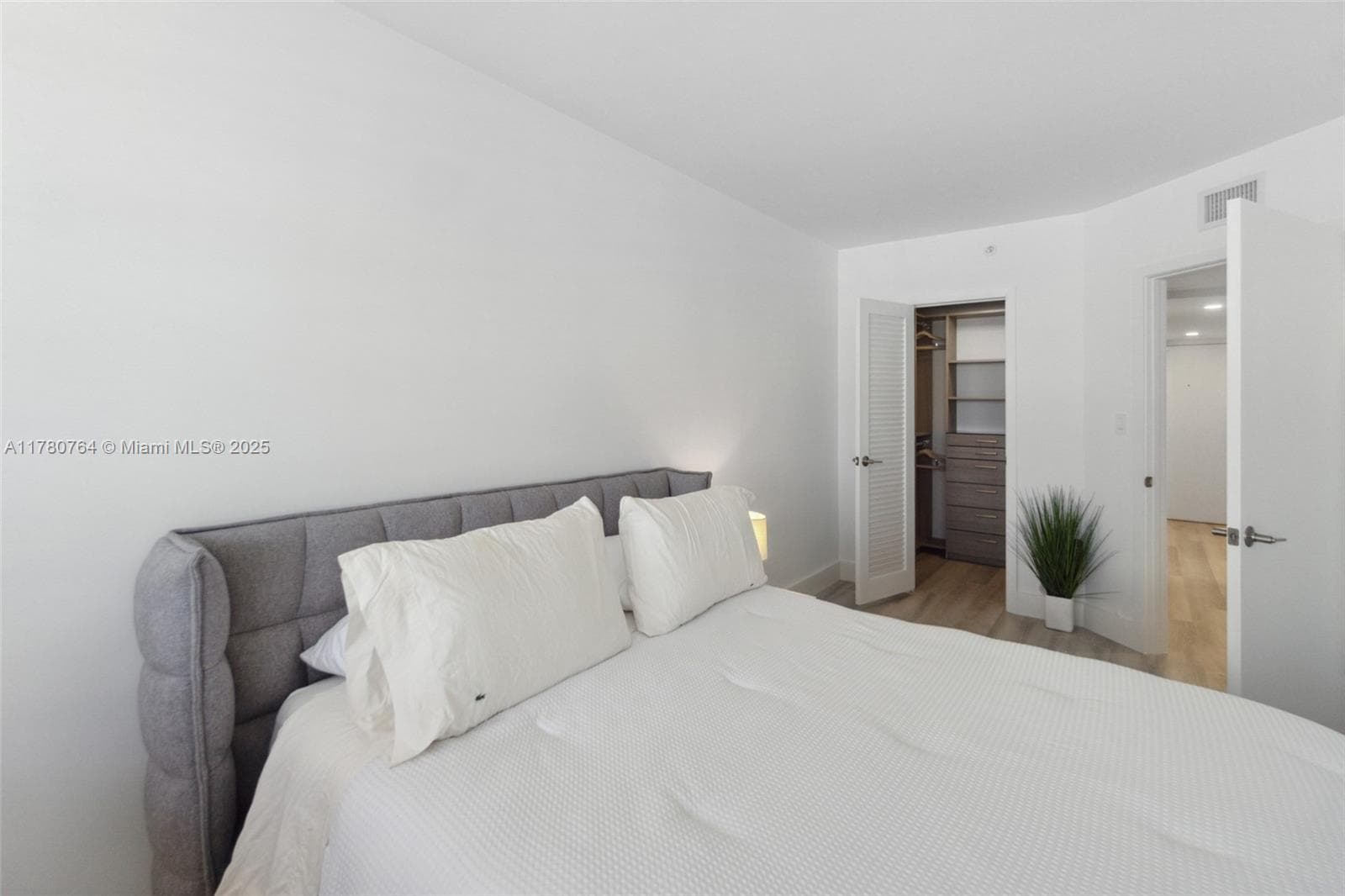 100 Lincoln Rd 1218 photo 9