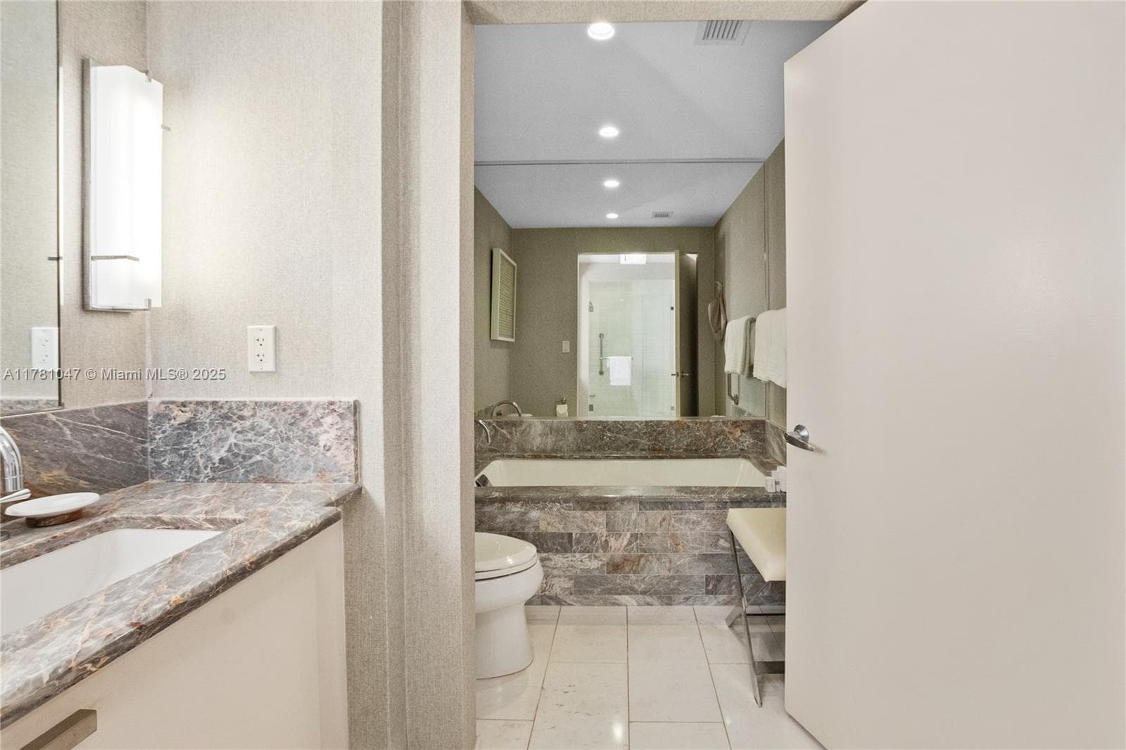551 Fort Lauderdale Beach Blvd H1705 photo 18