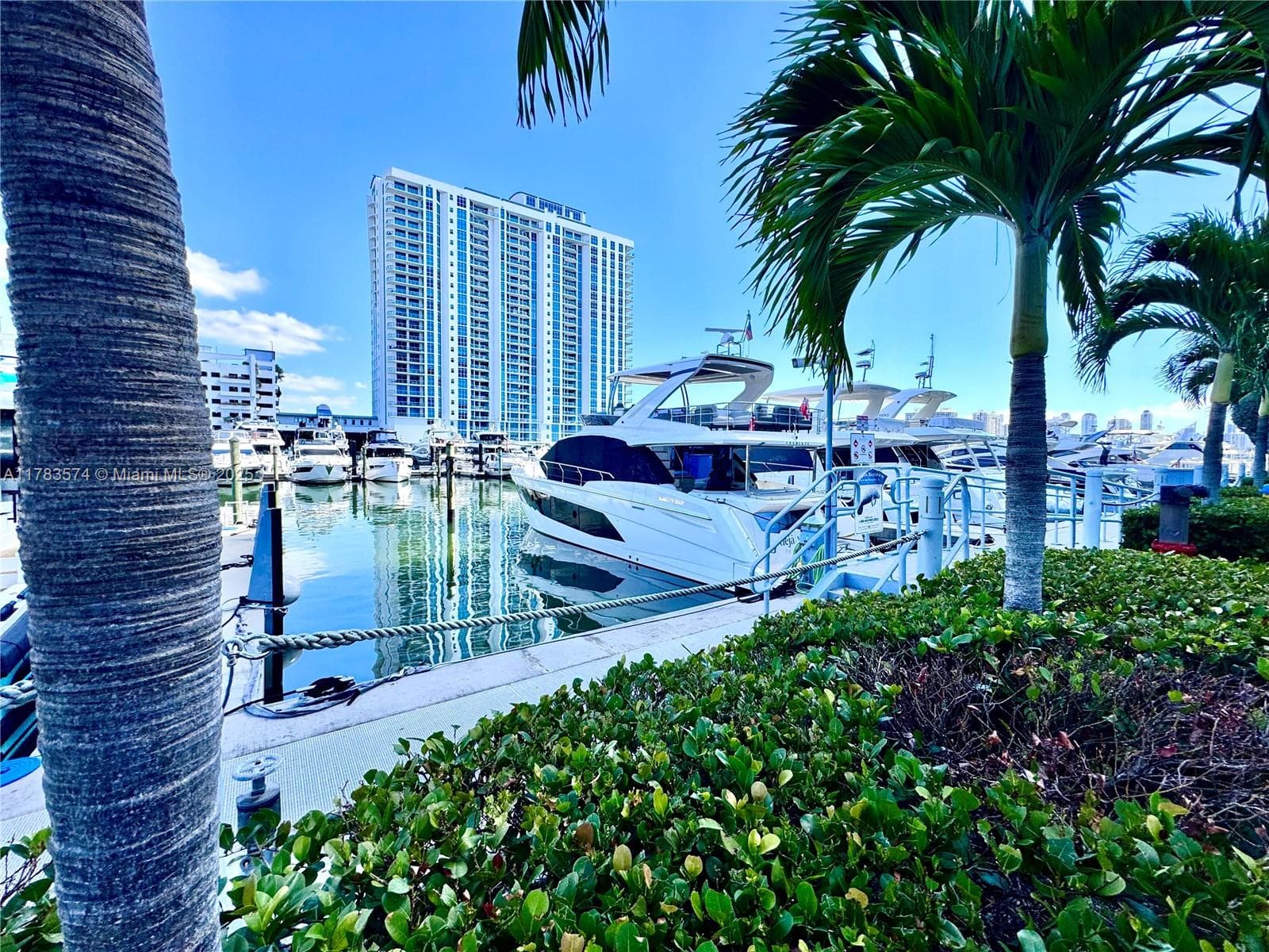 17211 Biscayne Blvd, Boat Slip 15