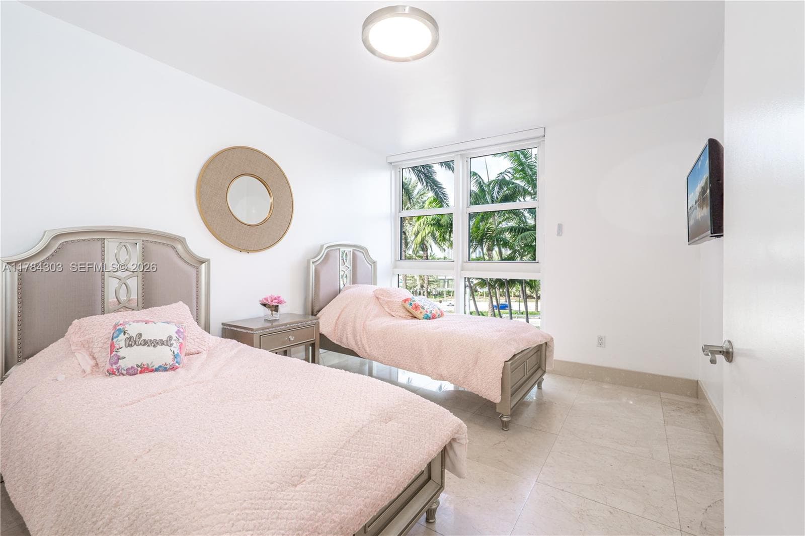 18911 Collins Ave 405 photo 18