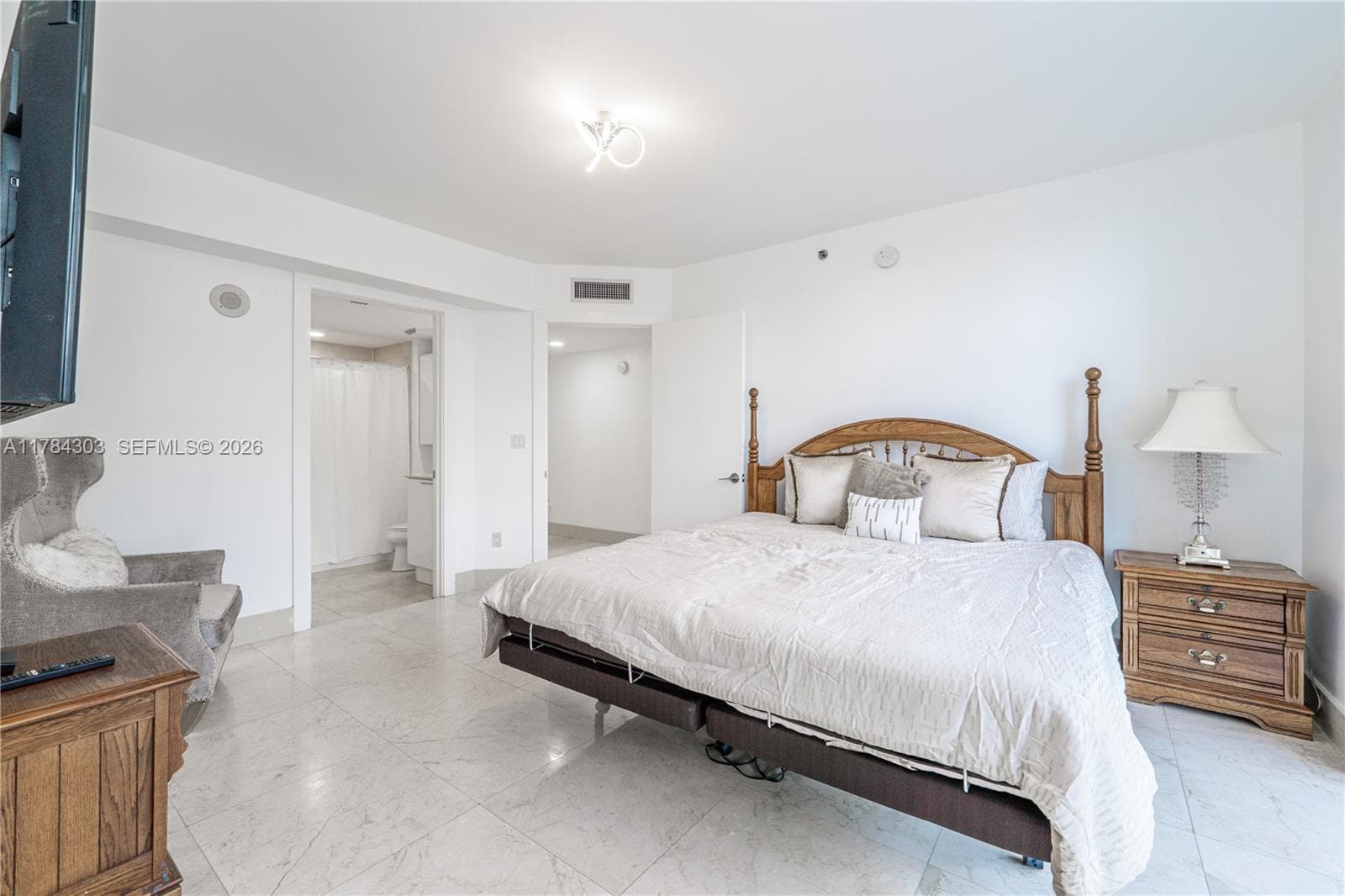 18911 Collins Ave 405 photo 19