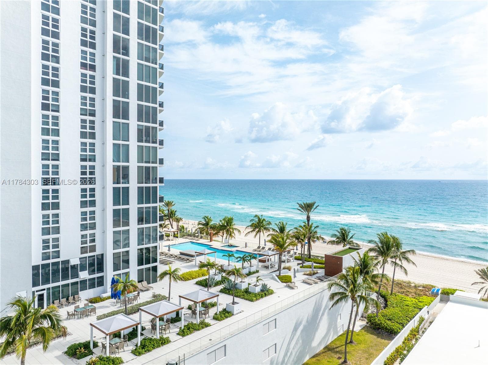 18911 Collins Ave 4