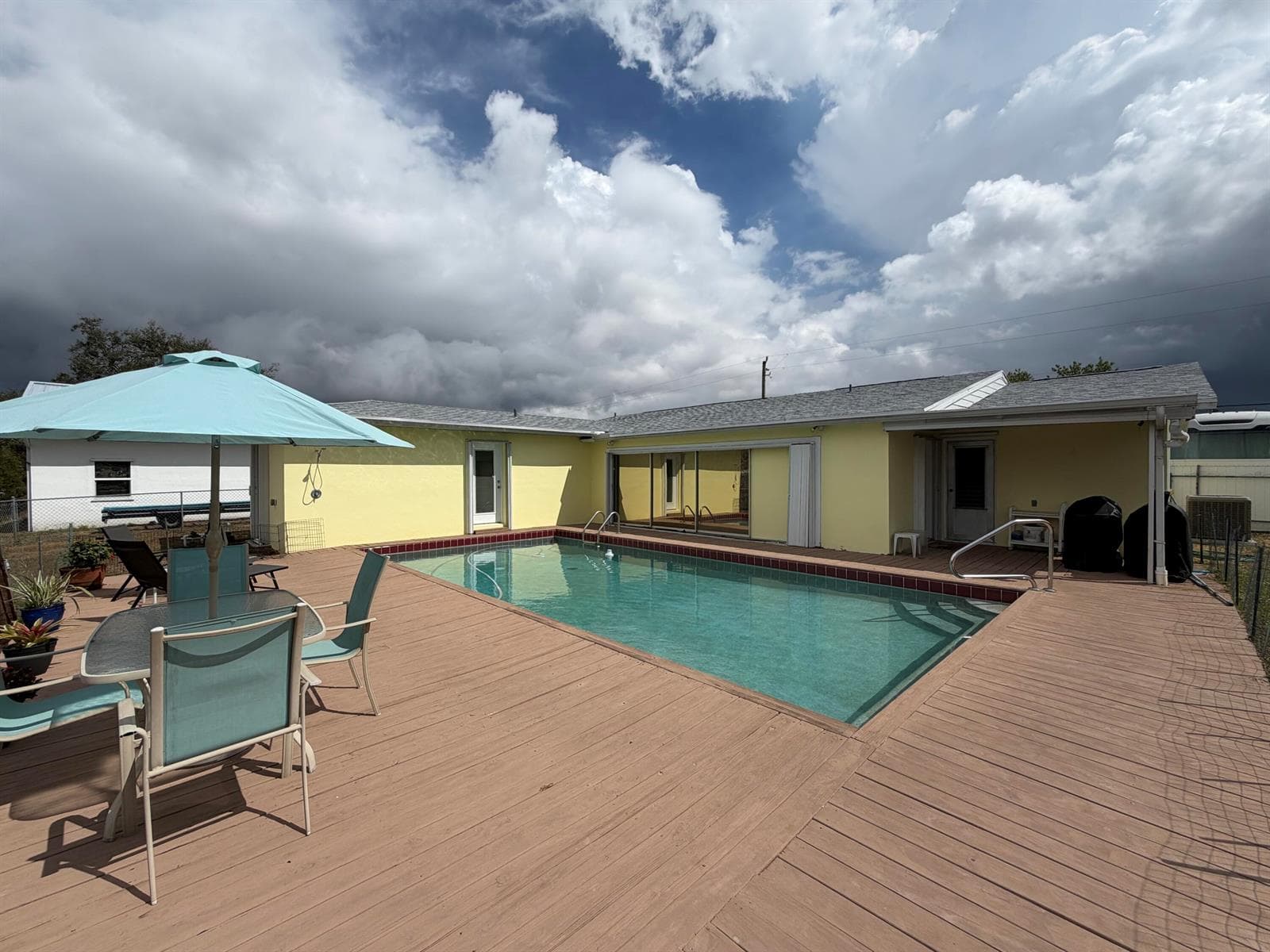 880 SE Degan Drive 3