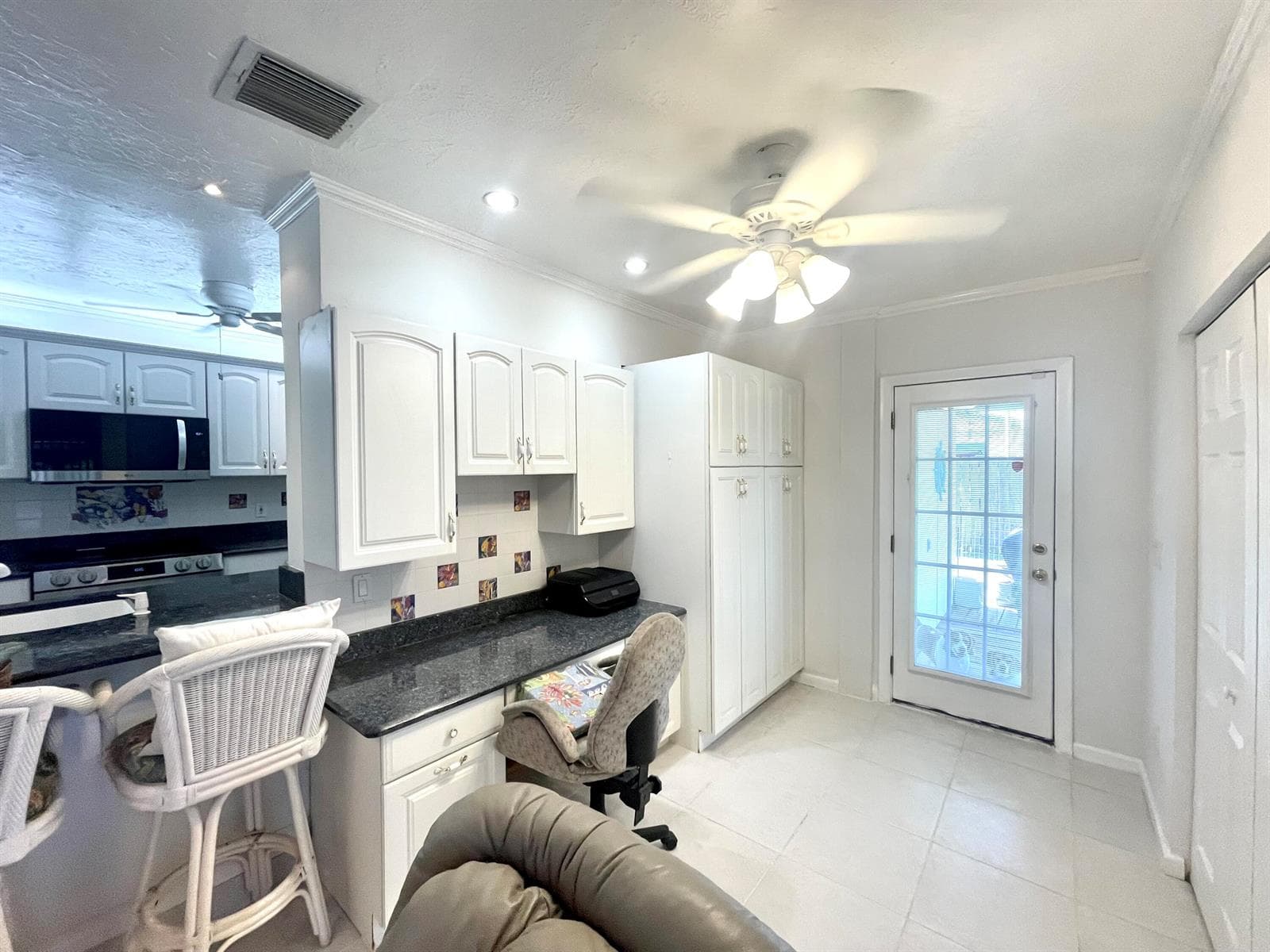 880 SE Degan Drive photo 11