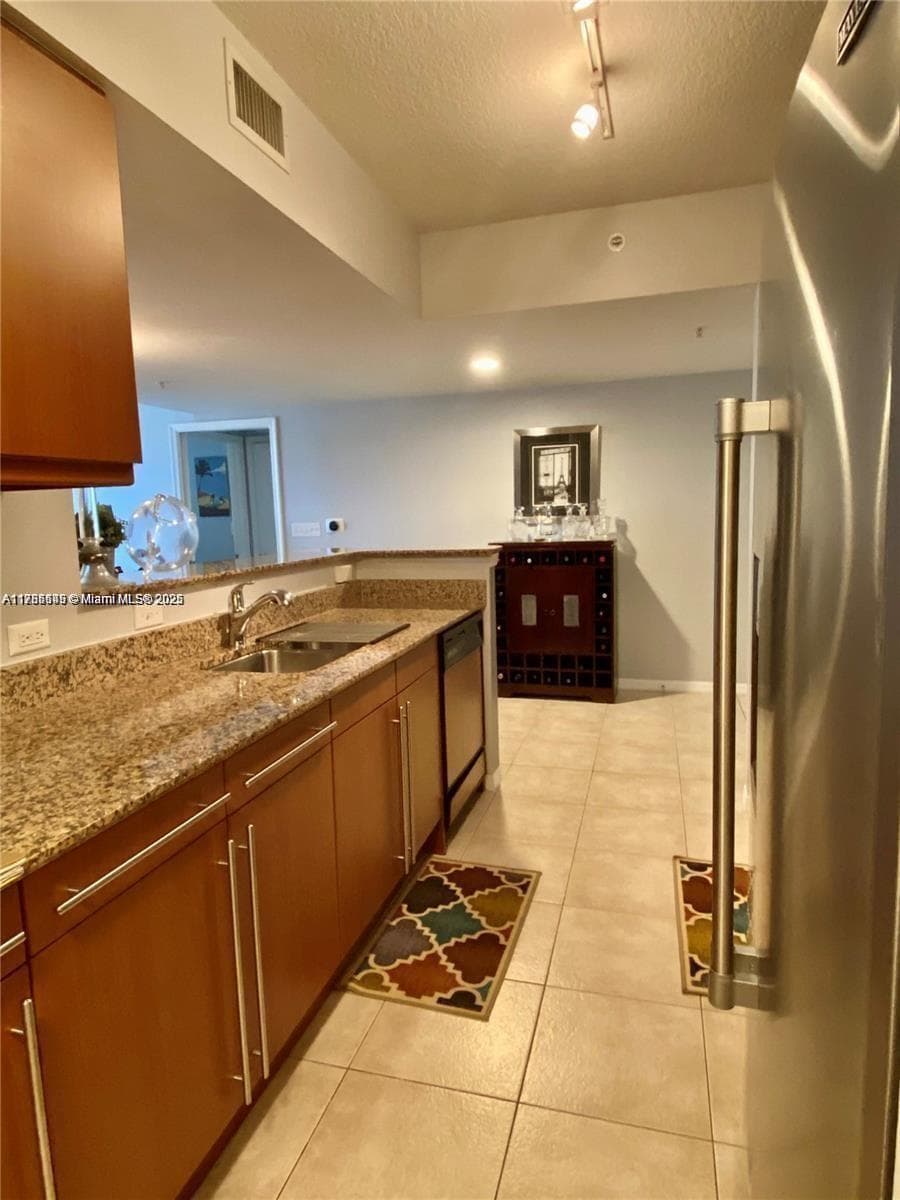 2080 S Ocean Dr 707 photo 18