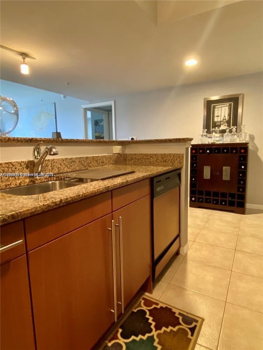 2080 S Ocean Dr 707 photo 19