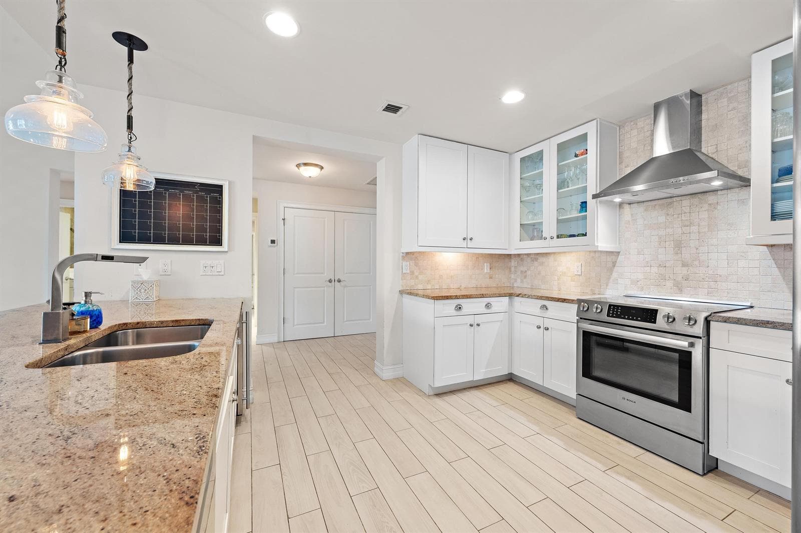 432 Bay Colony Drive N 3