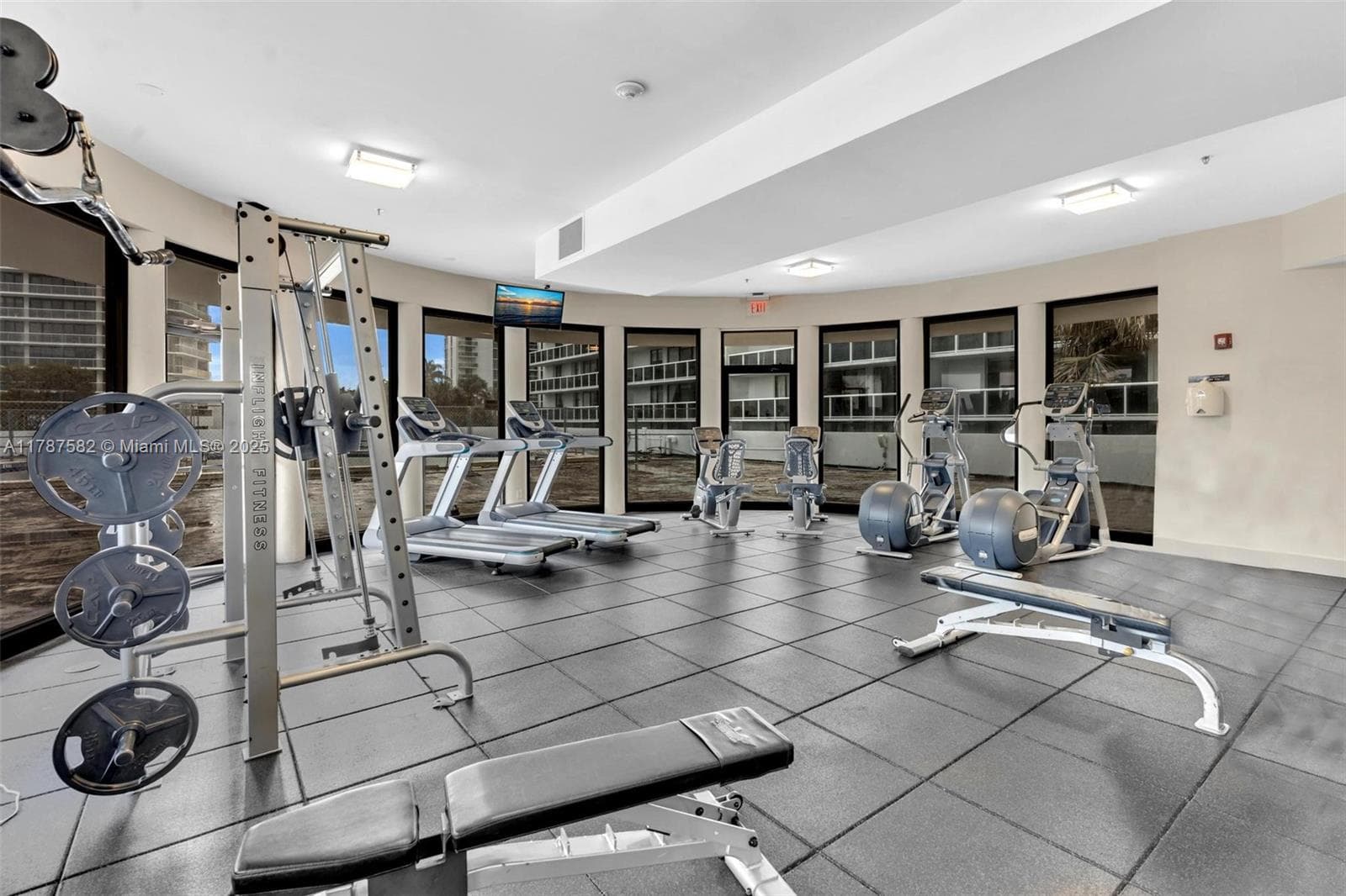 20515 E Country Club Dr 646 photo 23