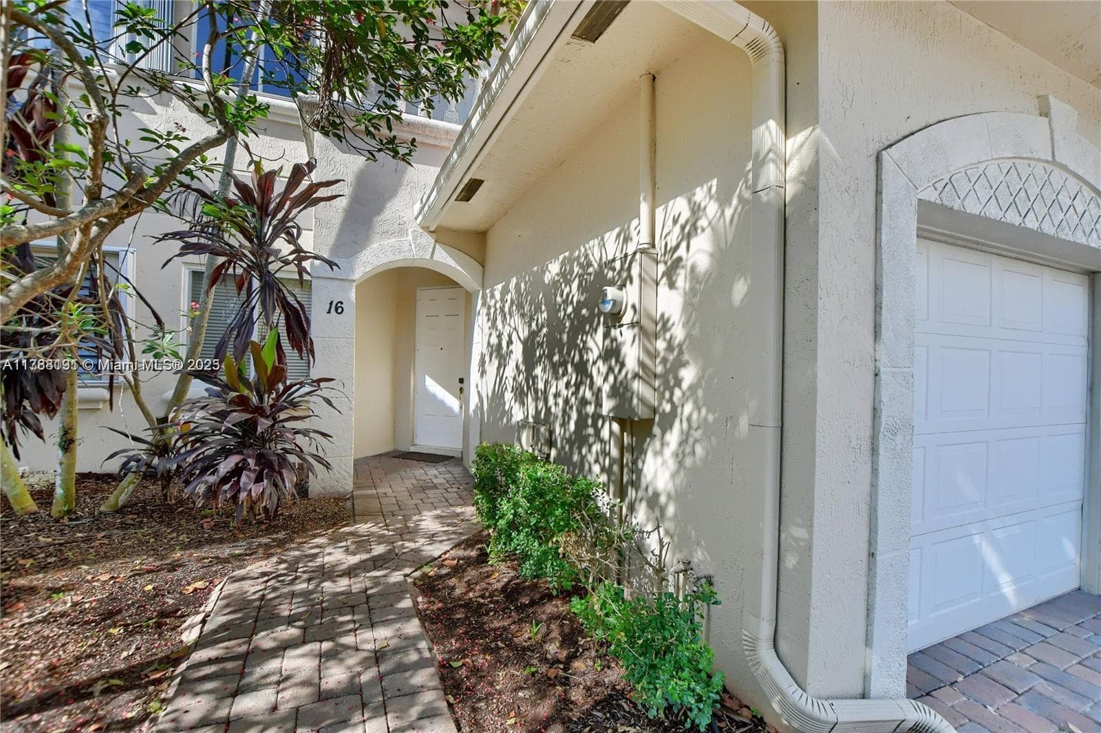 23 Royal Palm Way 2