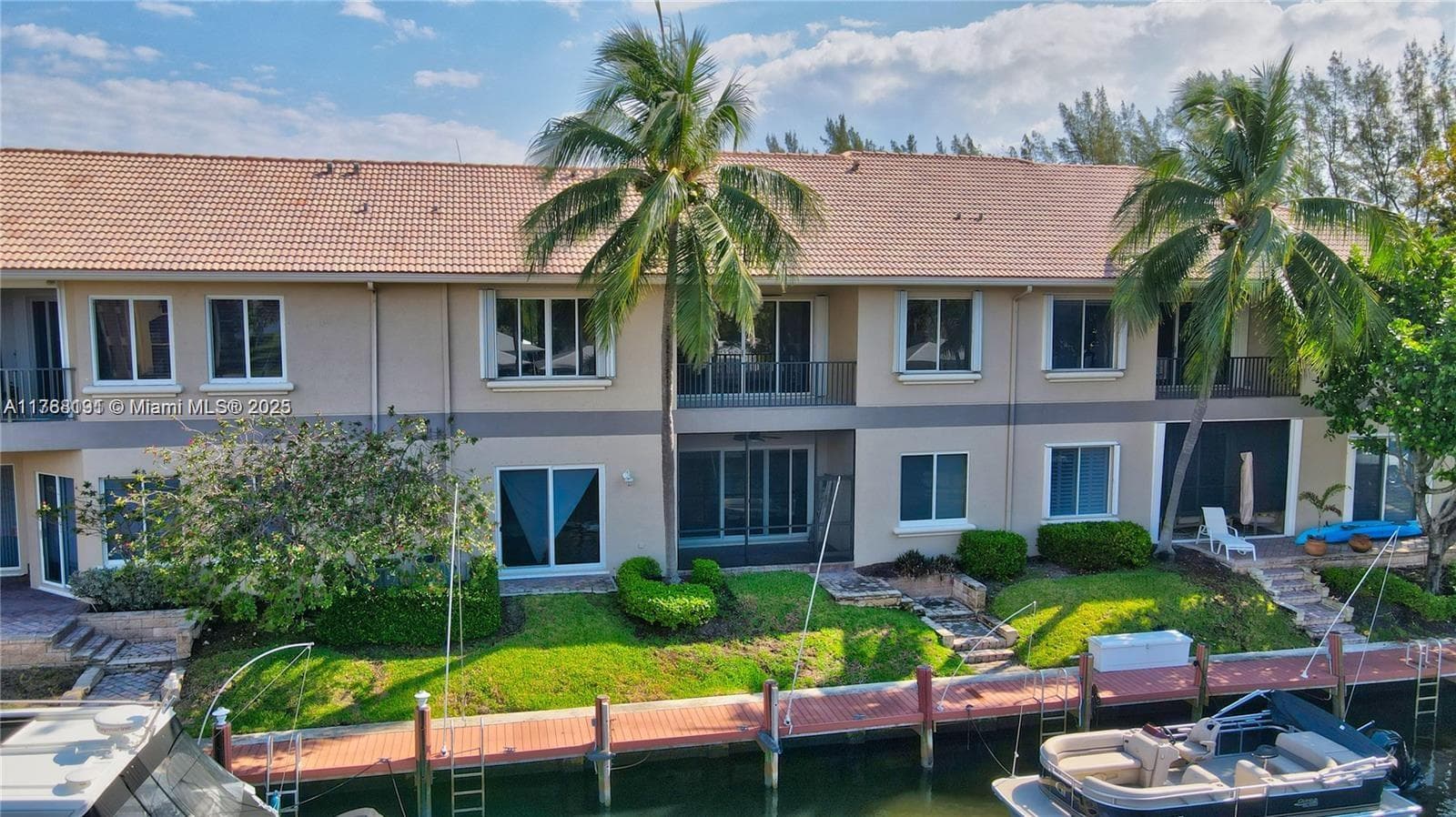 23 Royal Palm Way 3