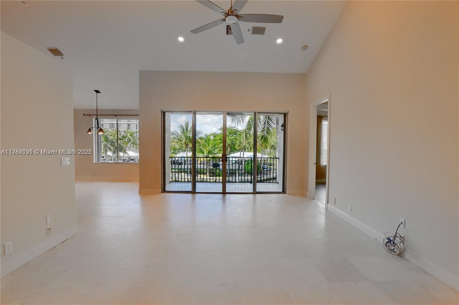 23 Royal Palm Way 16 photo 9