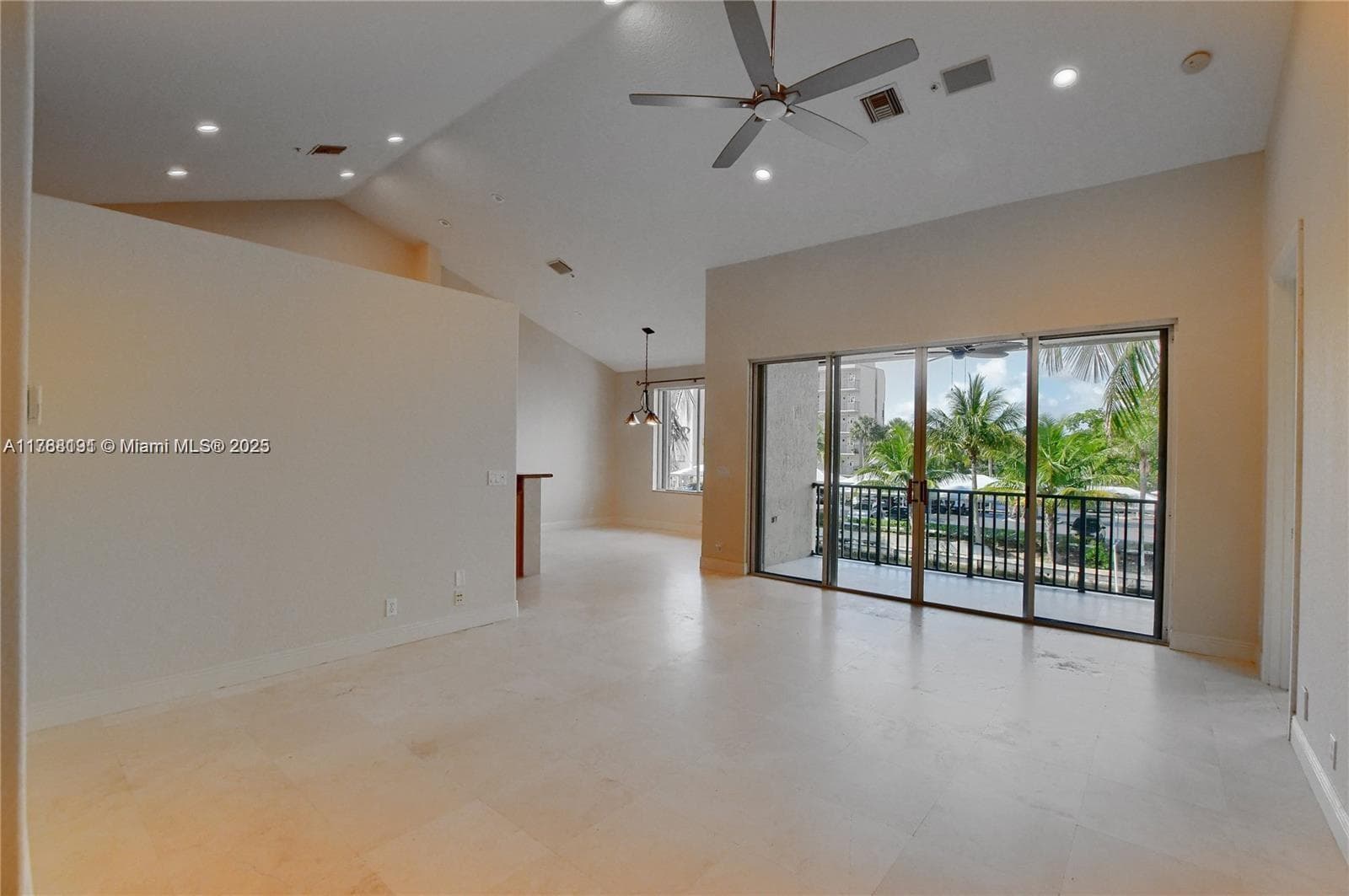 23 Royal Palm Way 16 photo 10