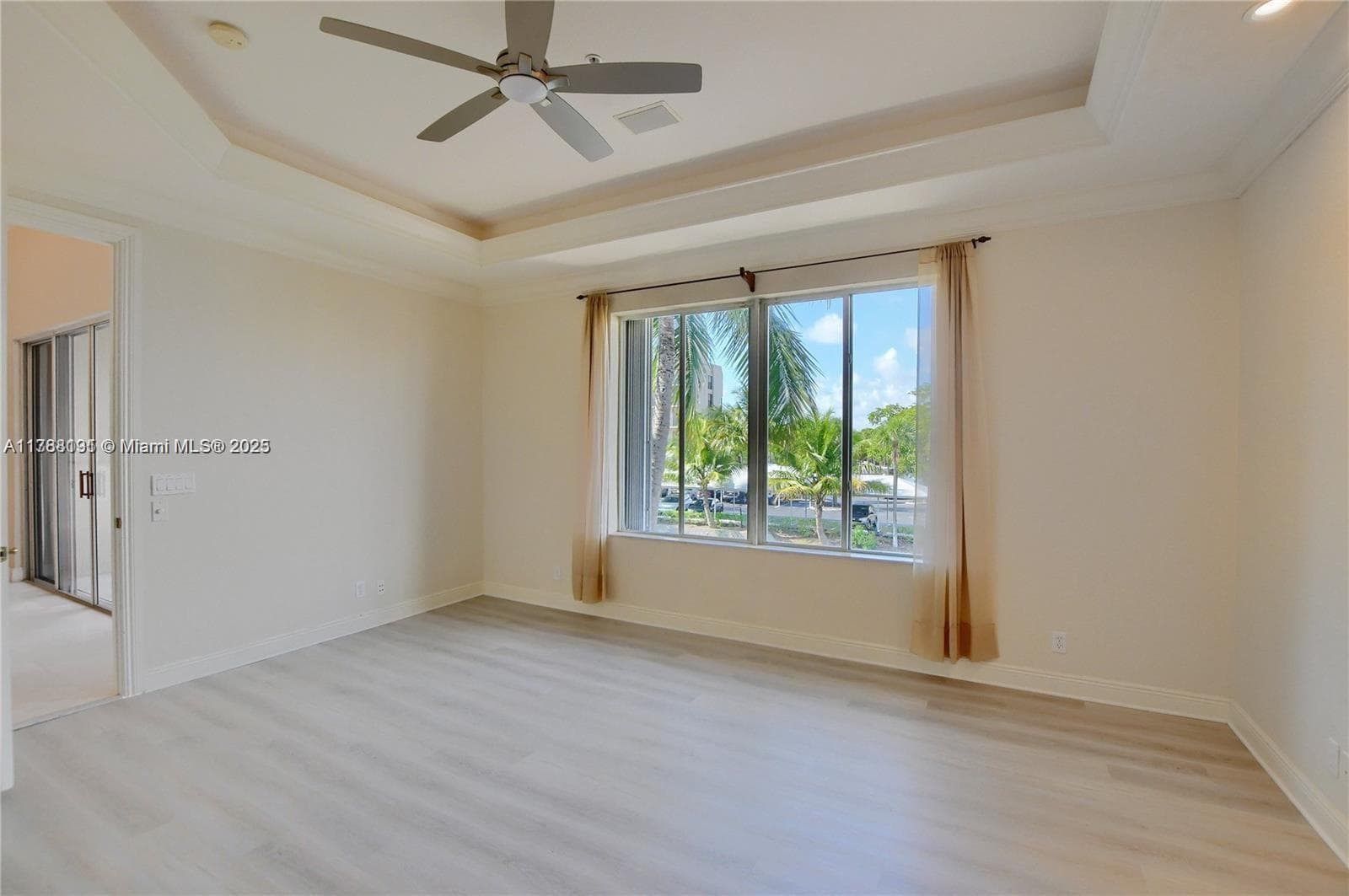 23 Royal Palm Way 16 photo 18