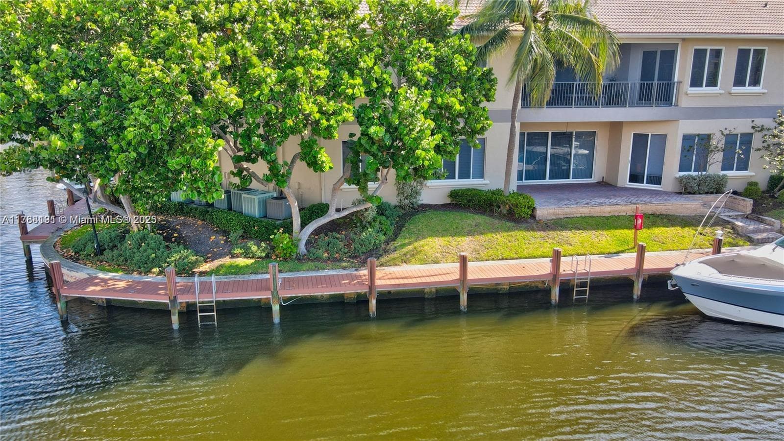 23 Royal Palm Way 4