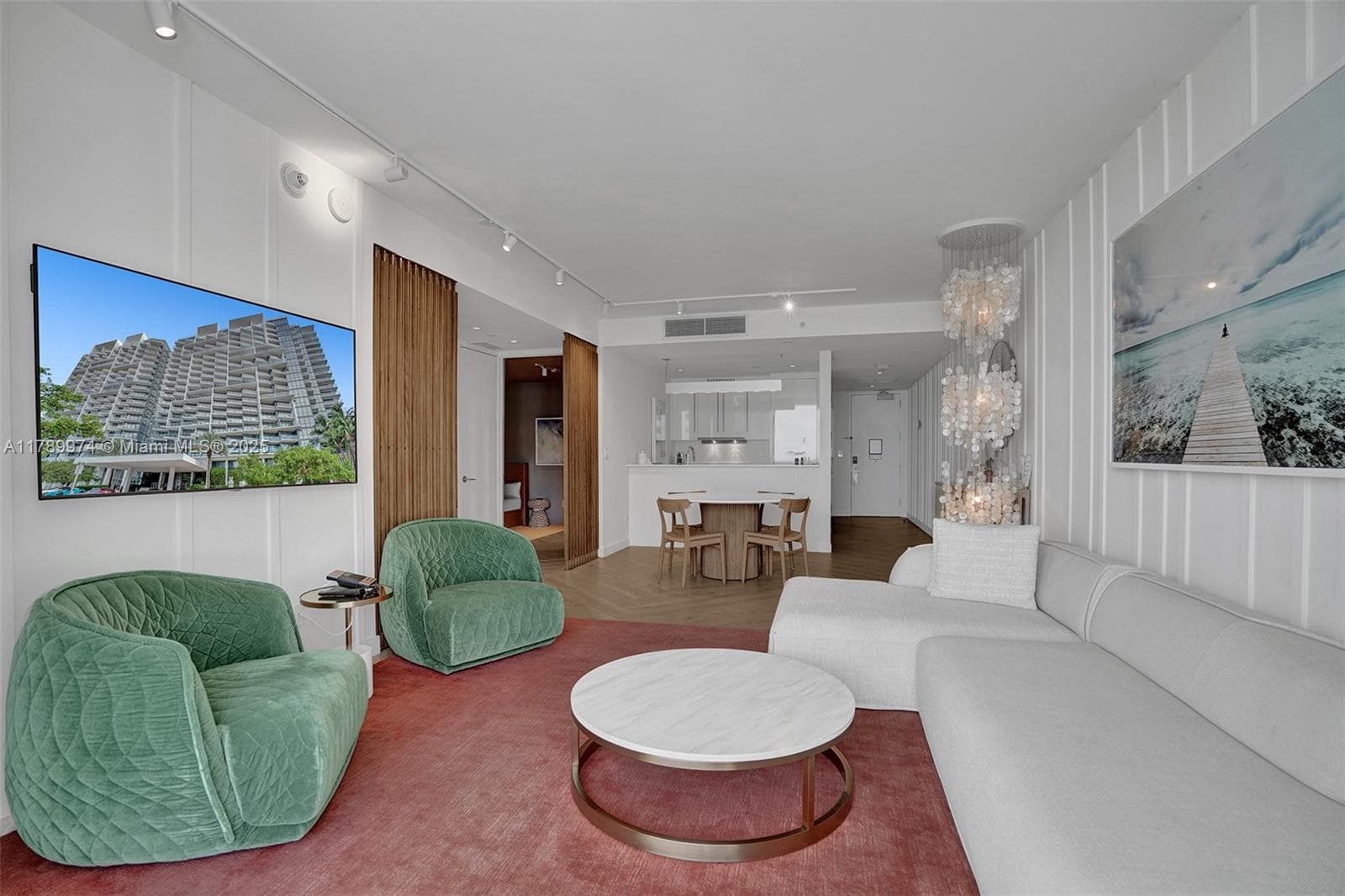 2201 Collins Ave 2