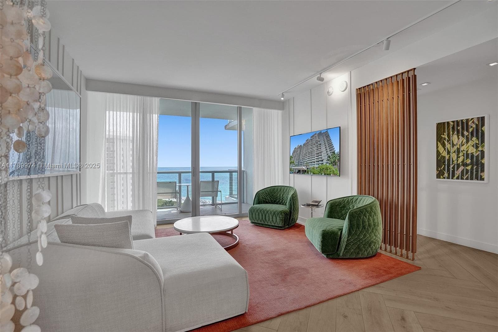 2201 Collins Ave 1