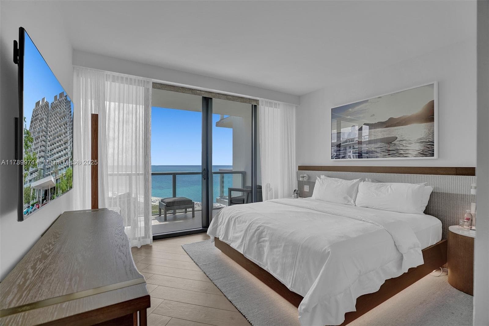 2201 Collins Ave 5