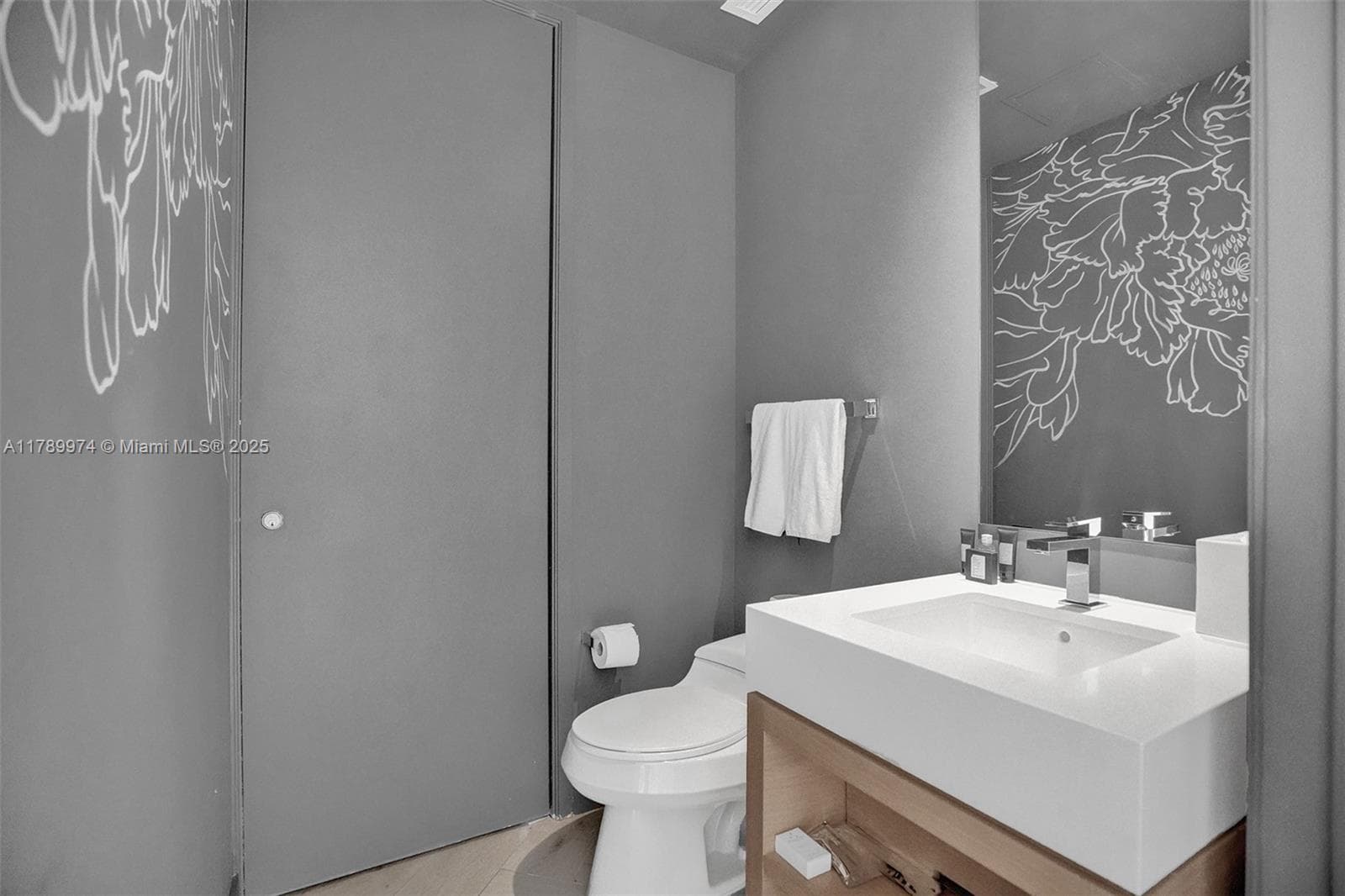 2201 Collins Ave 1215 photo 11