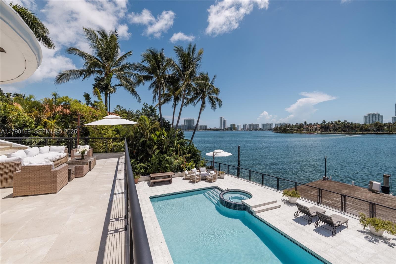 2 Hibiscus Dr photo 2